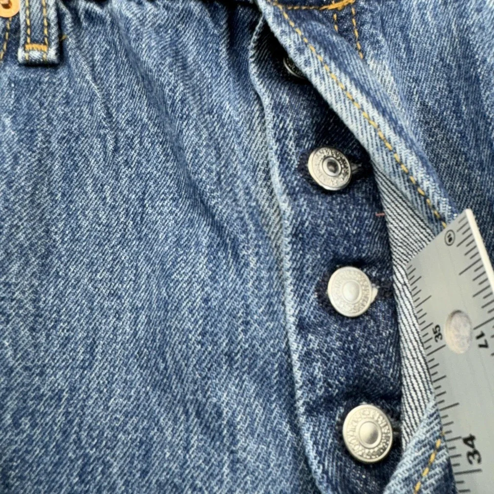 Levis 501 Jeans Mens 32x34 Blue Straight Denim Button Fly Original Fit Stonewash
